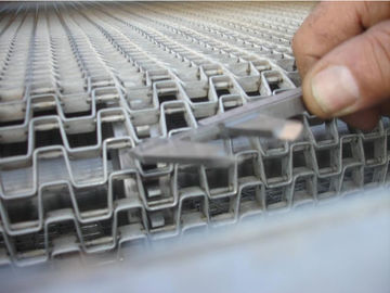 高い等級のステンレス鋼の平らなワイヤー コンベヤー ベルトの製陶術の使用蜜蜂の巣のタイプ