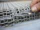 高い等級のステンレス鋼の平らなワイヤー コンベヤー ベルトの製陶術の使用蜜蜂の巣のタイプ